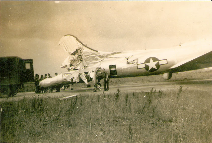 B-17G damaged in collision while taxiing 