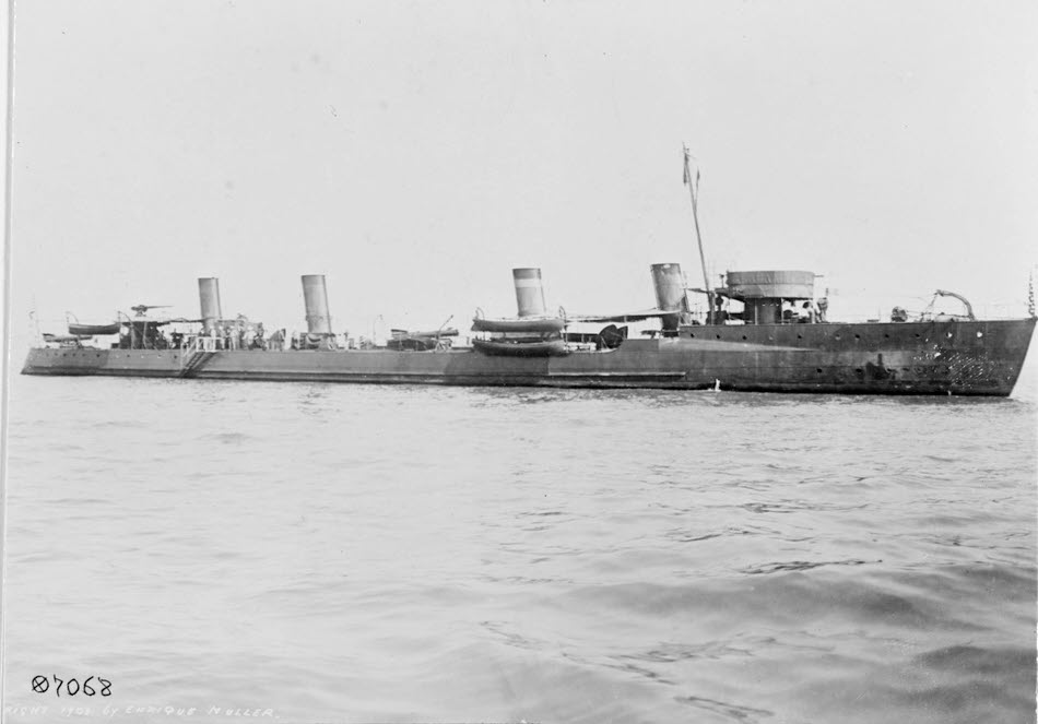 USS Perry (DD-11) at Sea, 1908 