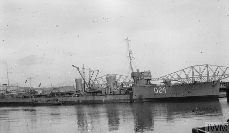 HMS Miranda (D24) from the right 