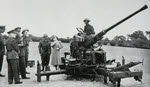 R0yal visit to 40mm Bofors AA battery, 1944 